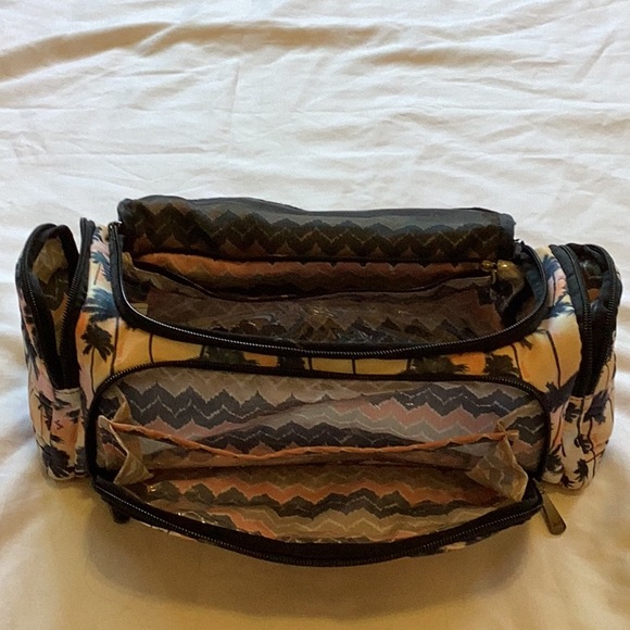 LUG Tropical Palm Tree Print Travel Bag - Picture 6 of 10